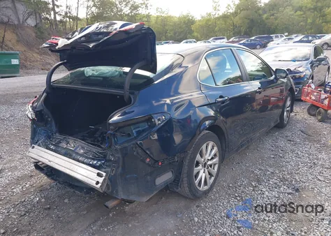 2018 Toyota Camry Le из США, поврежденный, VIN 4T1B11HK0JU502207